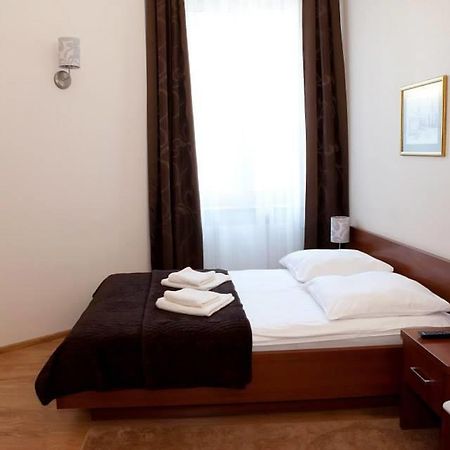 Hotel Srodmiejski Kielce Esterno foto