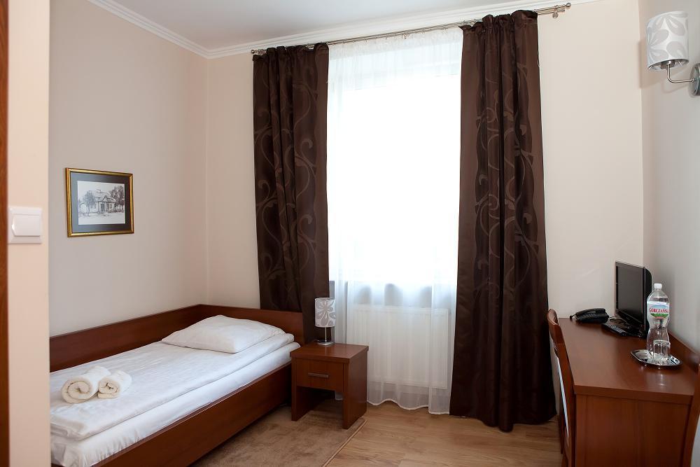 Hotel Srodmiejski Kielce Esterno foto