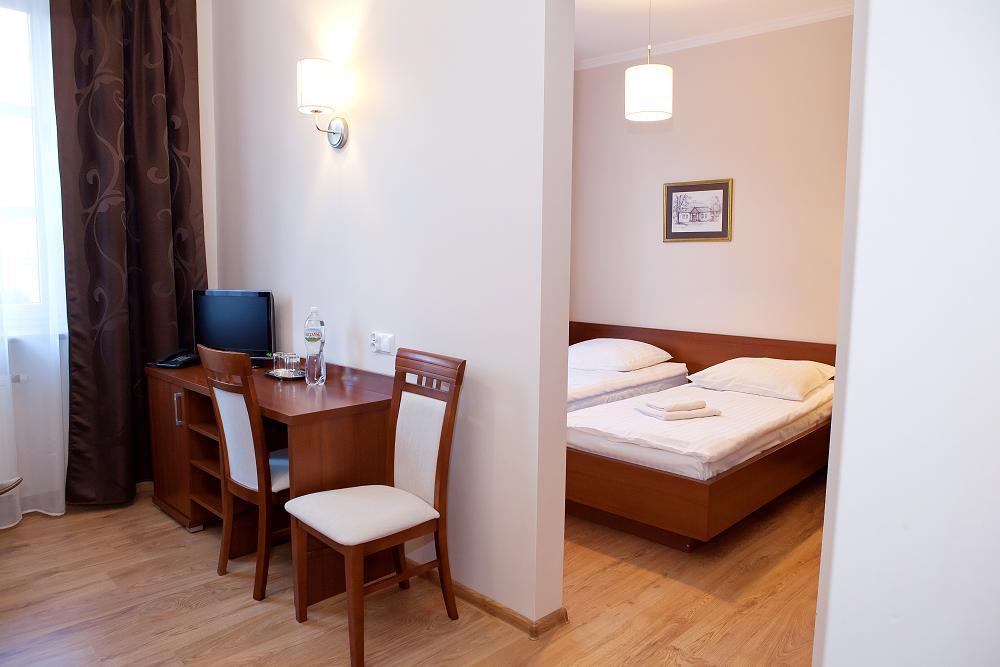 Hotel Srodmiejski Kielce Esterno foto