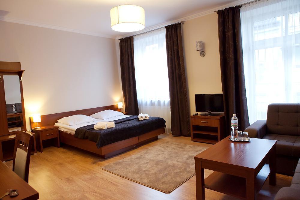 Hotel Srodmiejski Kielce Esterno foto