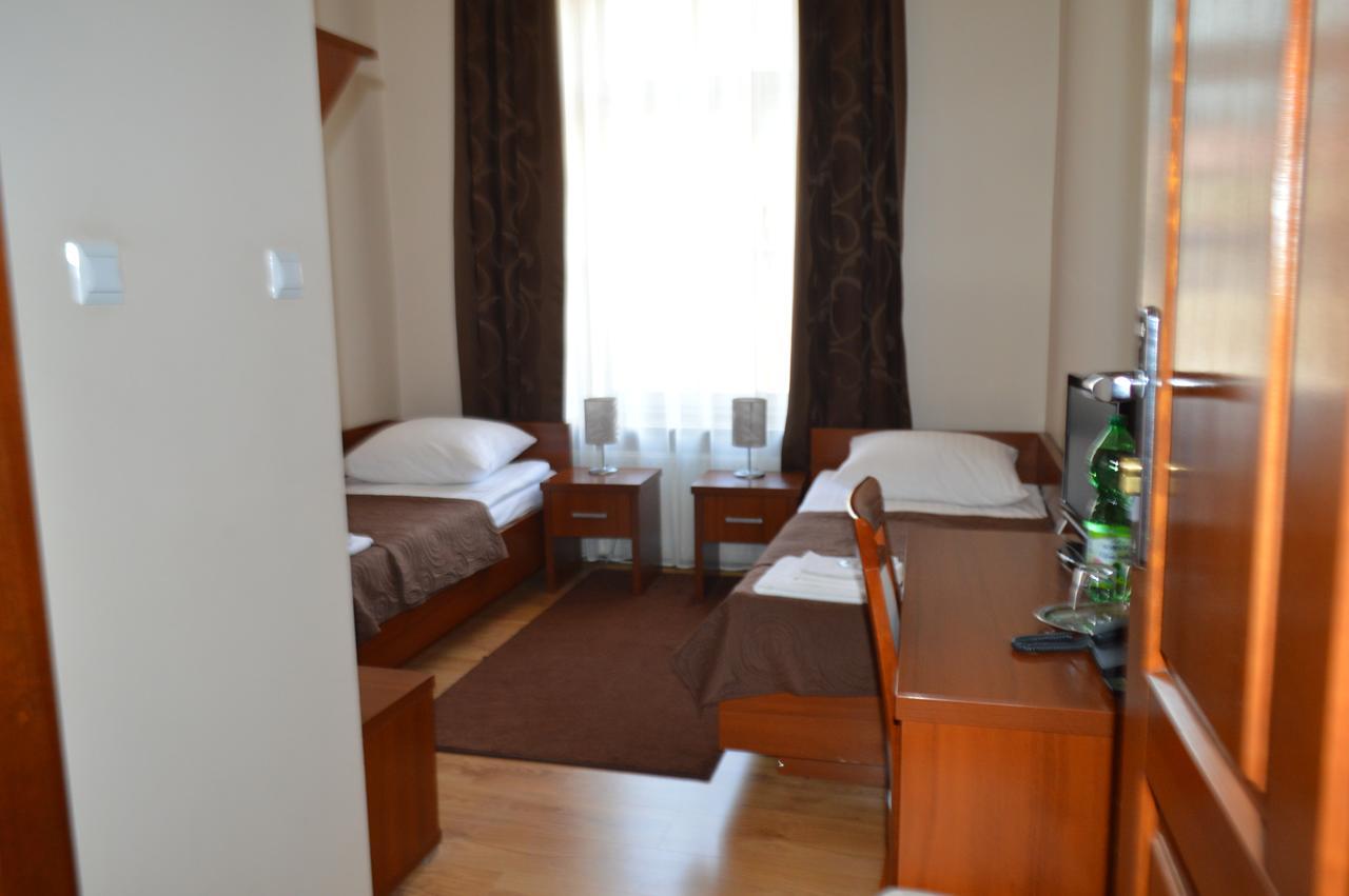 Hotel Srodmiejski Kielce Esterno foto