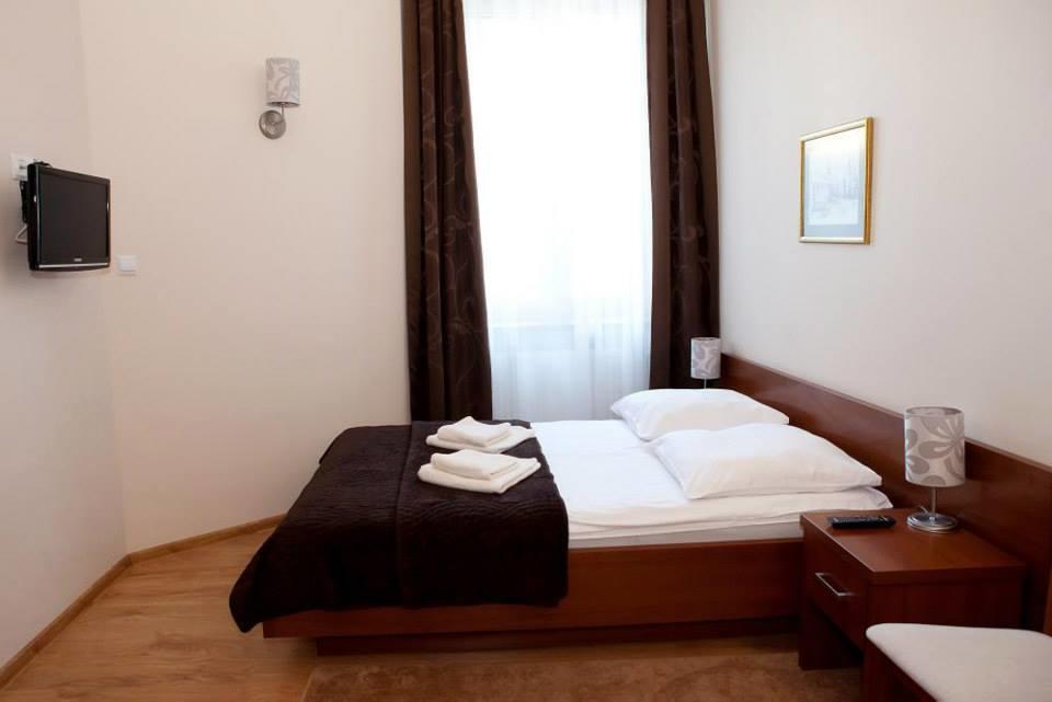 Hotel Srodmiejski Kielce Esterno foto