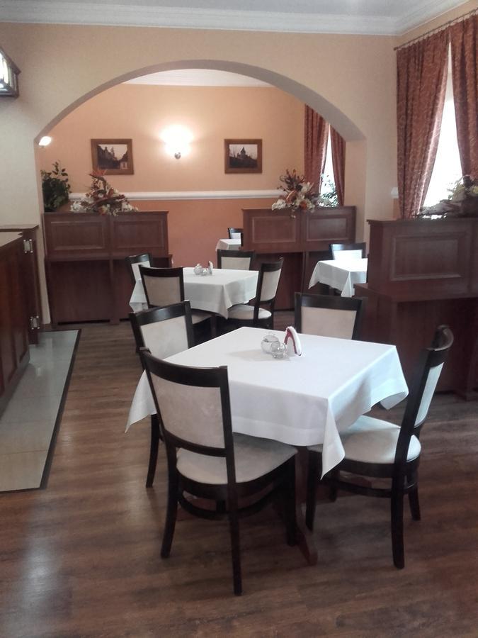 Hotel Srodmiejski Kielce Esterno foto