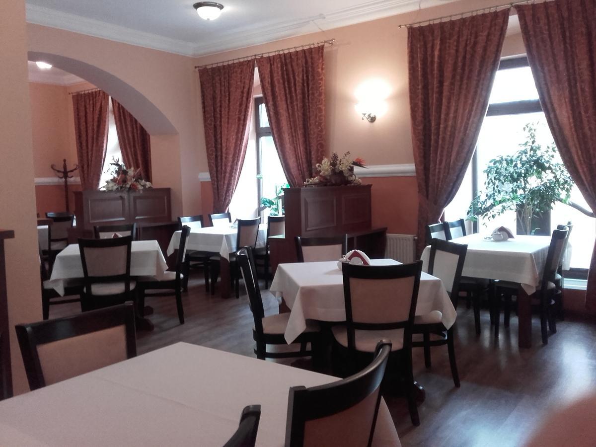 Hotel Srodmiejski Kielce Esterno foto
