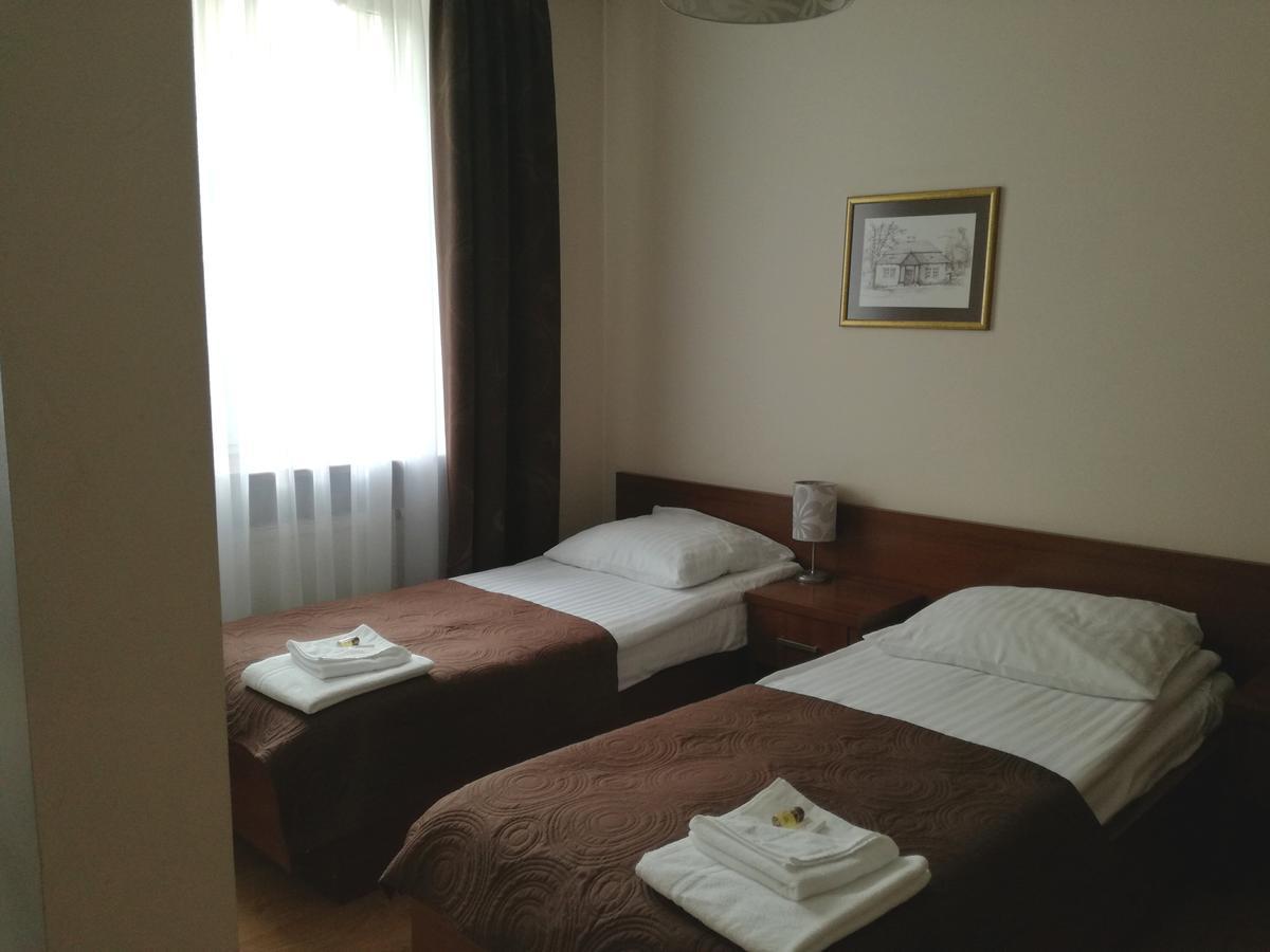 Hotel Srodmiejski Kielce Esterno foto