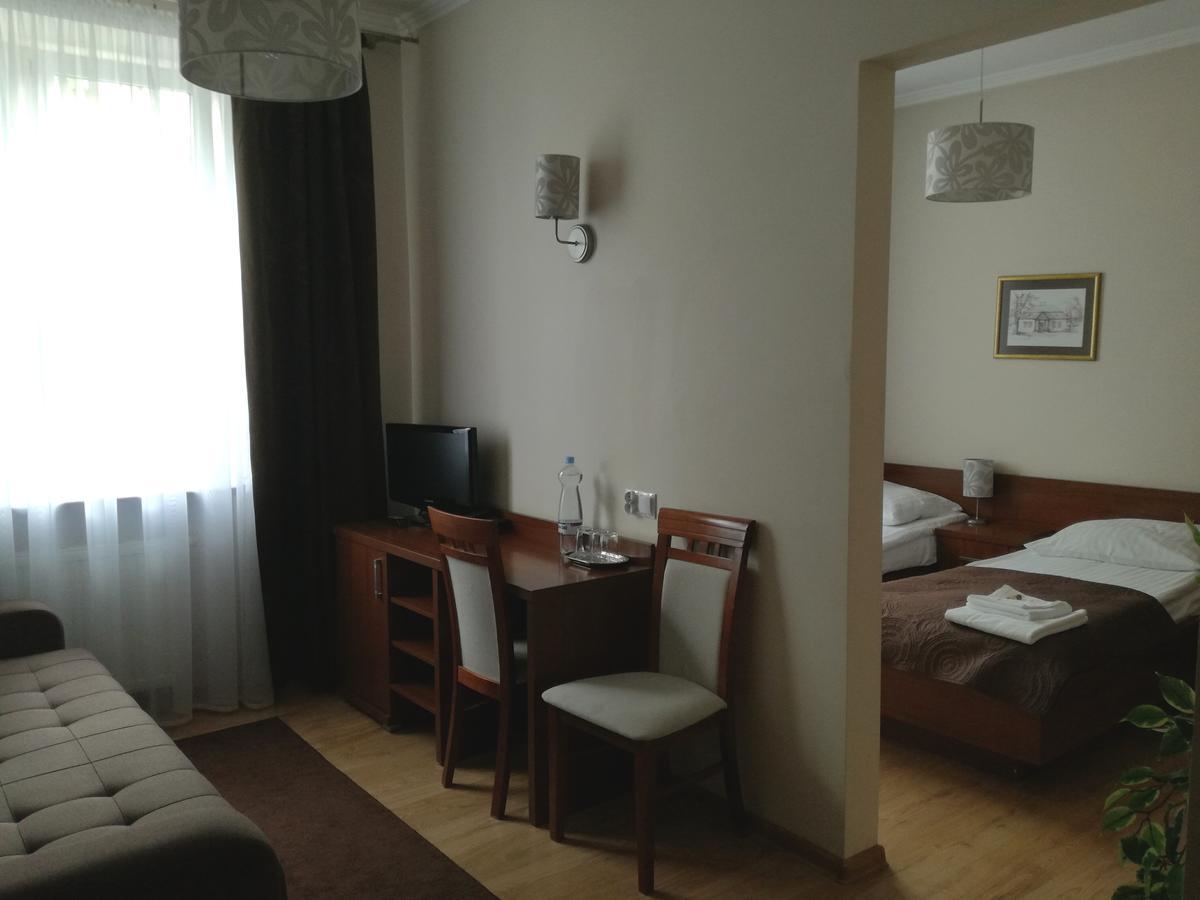 Hotel Srodmiejski Kielce Esterno foto