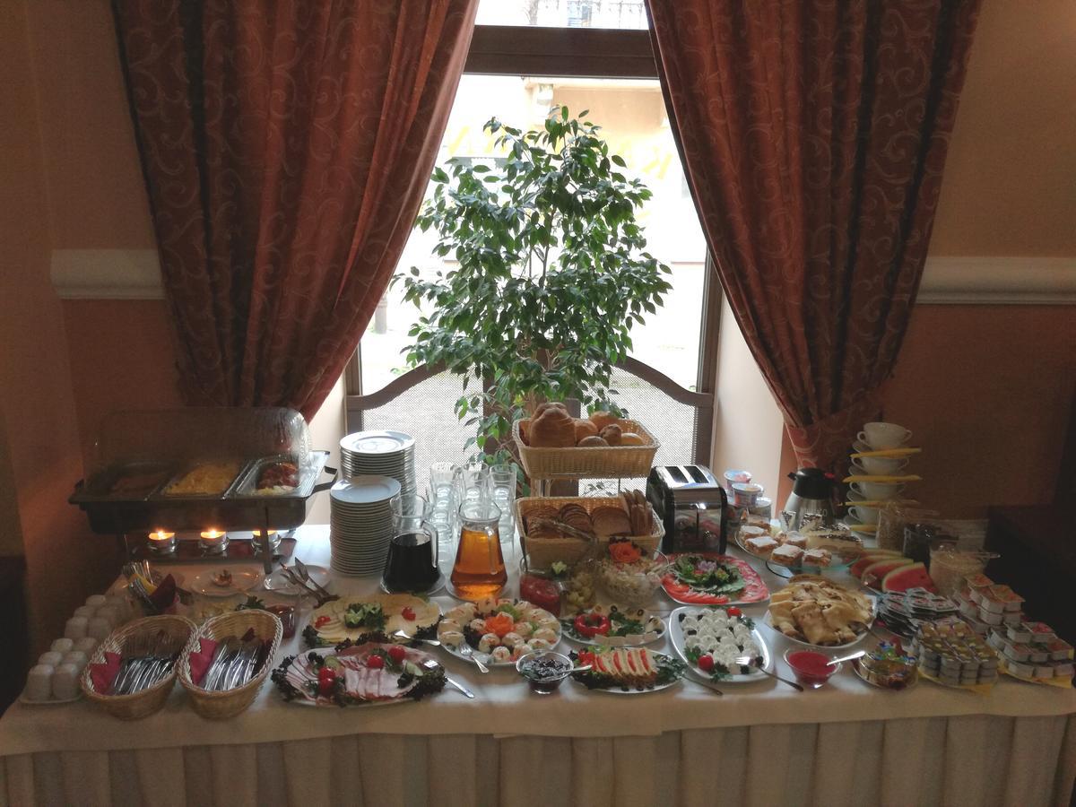 Hotel Srodmiejski Kielce Esterno foto