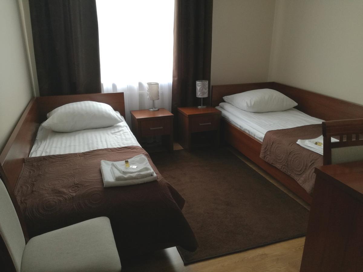 Hotel Srodmiejski Kielce Esterno foto