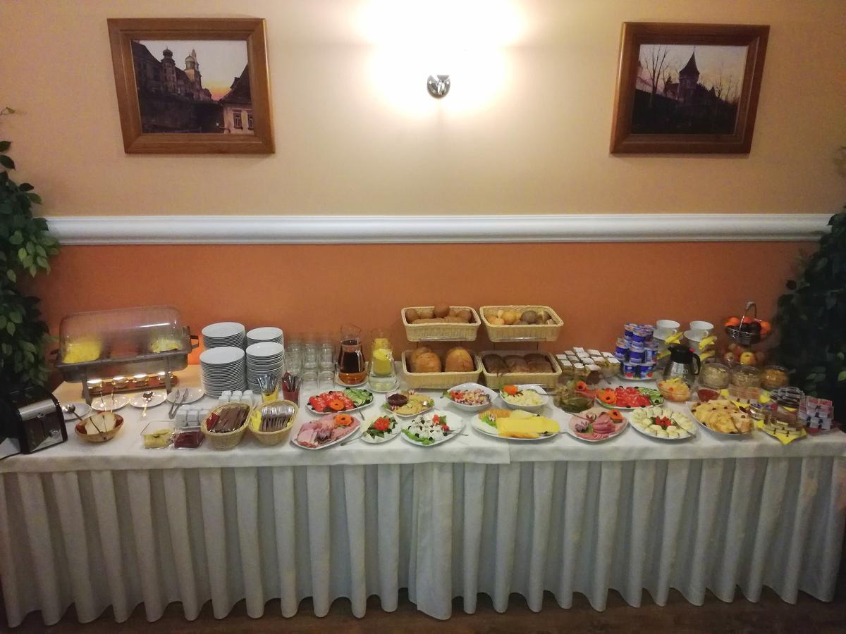 Hotel Srodmiejski Kielce Esterno foto