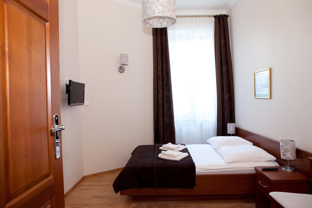 Hotel Srodmiejski Kielce Esterno foto
