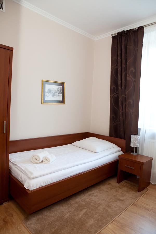 Hotel Srodmiejski Kielce Esterno foto